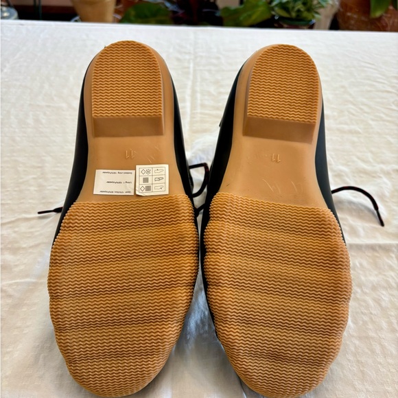 New with Tags! Skechers Black and Gray Winter Boots with Waterproof Base - Picture 3 of 9